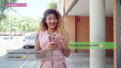 Ang hindi tapat na asawang babae na malapit nang mag-fuck sa kanyang batang kasintahan nang husto habang nagtatrabaho ang kanyang asawa. Latina na may tits at malaking puwet. Venus Aphrodite.